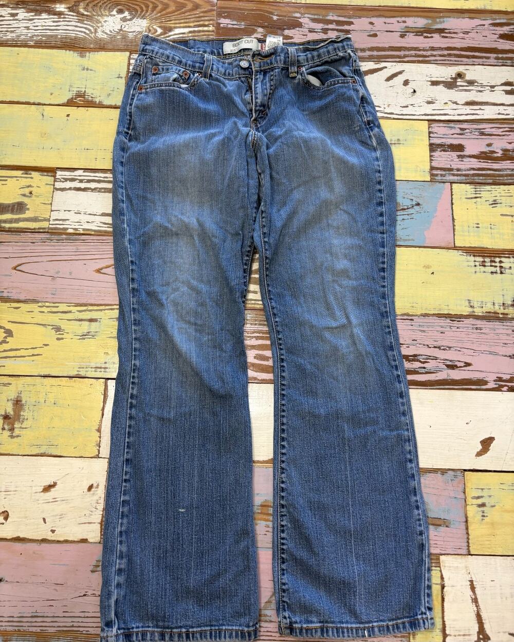 Levi's Strauss Signature bootcut style featuring faded detailing 6M